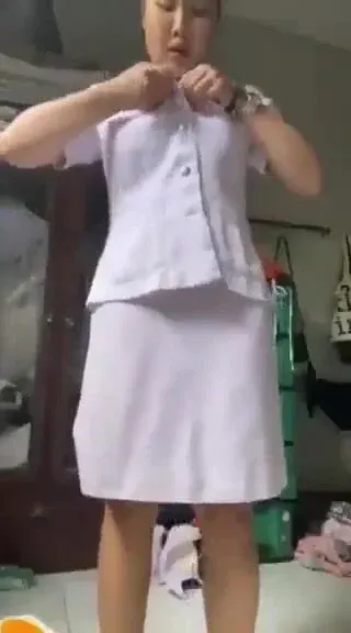 Cô y tá dâm vú to lồn múp móc lồn dâm đãng kích thích