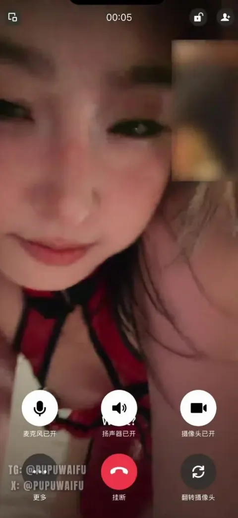 Địt trai còn video call cho chồng ở nhà xem