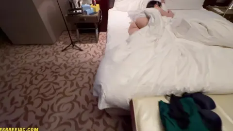 Em chuppy đang ngủ thì bị đột nhập từ phía sau không kịp phòng bị