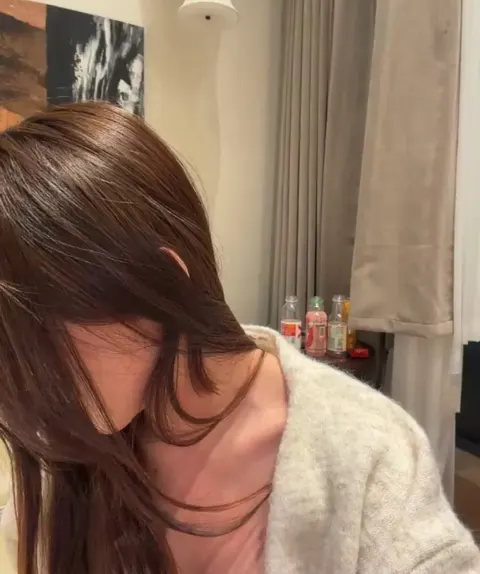 Gái xinh mông to lồn múp vú bự khoe hành trên live dâm đãng