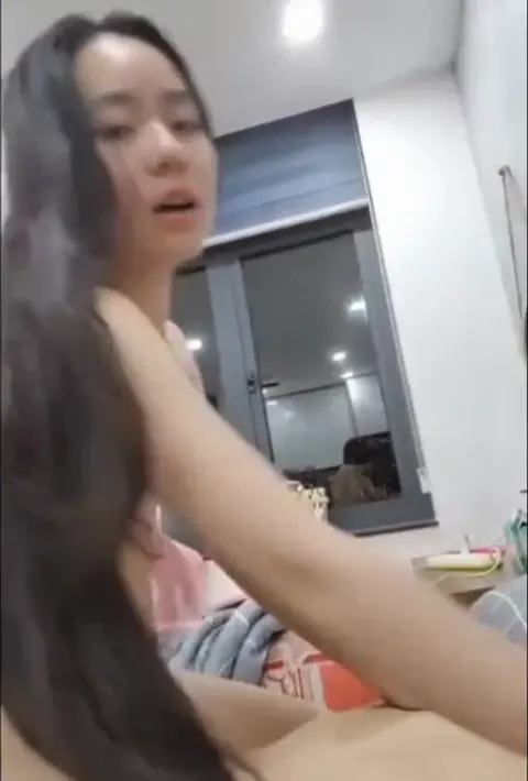 Lộ clip sex Em kính cận mông to máy chịch cực dâm đãng (Full Clip + Pic) phần 3