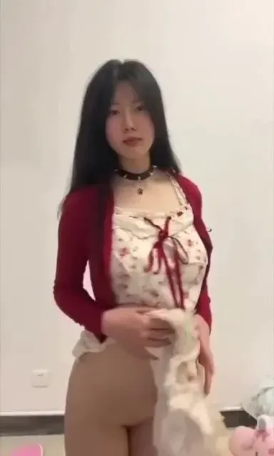 Sinh viên xinh cởi đồ show ngực to