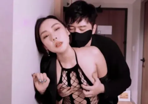 Vợ cho sếp địt để lấy tiền giúp chồng trả nợ