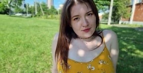 Chịch luôn em gái xinh bên vườn xanh khi đi du lịch đầy thú vị